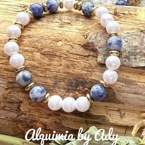 Pearls and sodalite bracelet